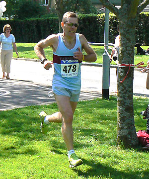 Graham Wilton - first male Farnham Runner home at 2008 Alton 10