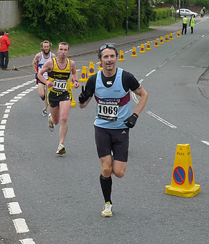 Michael Rix running in 2010 Alton 10