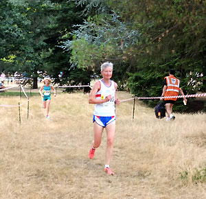 Jane Georghiou running in the 2015 World Masters cross-country race
