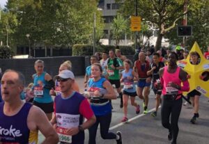 Linda Tyler on her way in the 2021 London Marathon