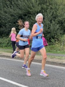 Jane Georghiou strides home at the 2022 Overton 5