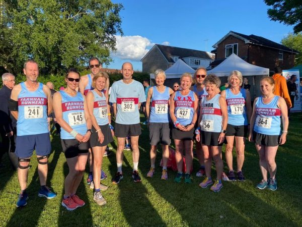 Farnham Runners group before the 2022 June Yateley 10km race