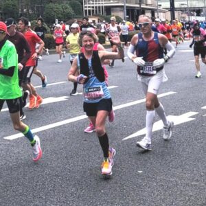 Linda Tyler running in the 2023 Tokyo Marathon