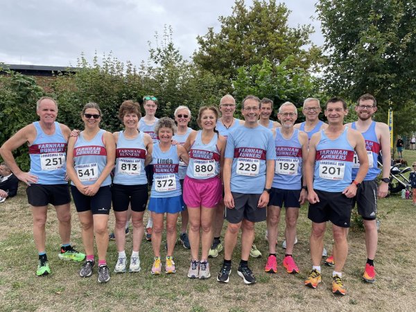 Farnham Runners group before the 2023 Lordshill 10km
