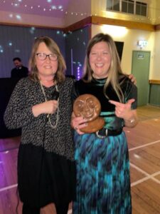 Debbie Moorcroft with the Smiley Award being presented by Nicola O'Connor at the Farnham Runners 2023 season awards dinner