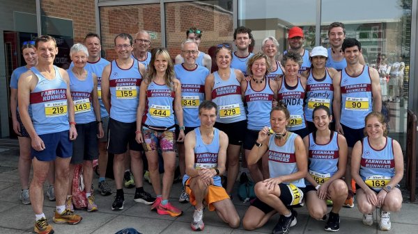 Farnham Runners group before the start of the 2024 HRRL Alton 10
