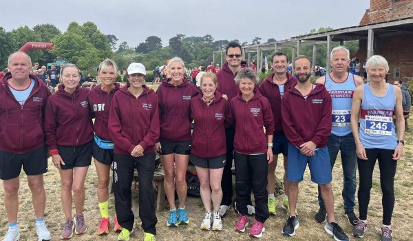 Farnham Runners teams group before the 2025 HRRL Netley 10k race