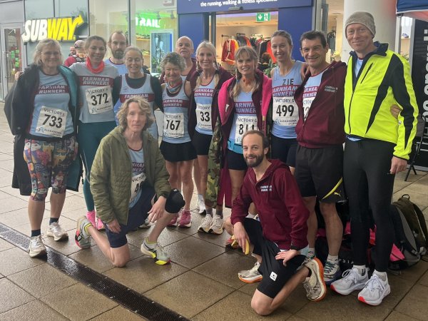 Farnham Runners team before the 2025 HRRL Victory 5 race
